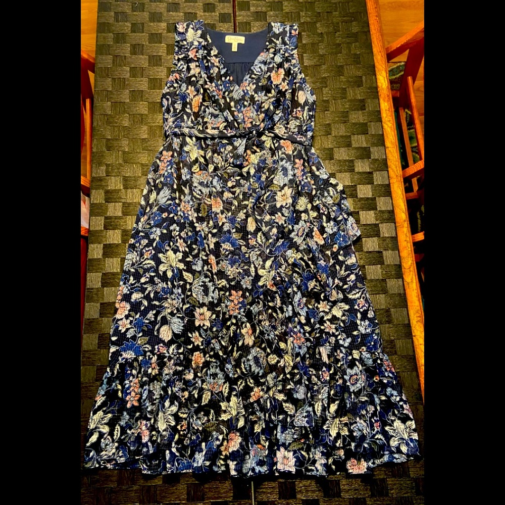 Jessica Simpson Maternity Dress. Like New. Size Large. Navy blue & floral